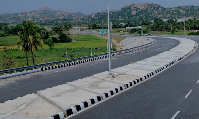 Nitin Gadkari inaugurates and lays foundation stone of 14 NH projects in Telangana